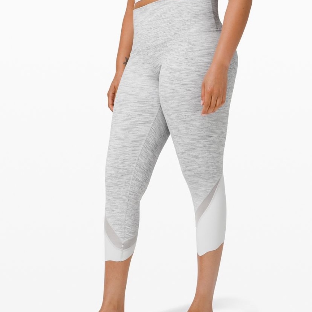 Lululemon scallop crop leggings